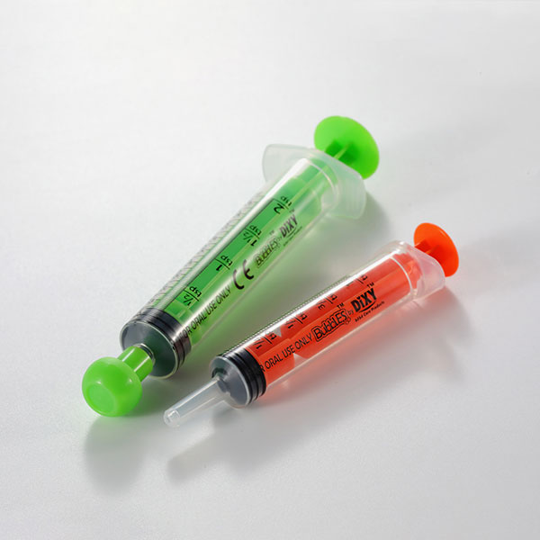 Disposable oral dosing syringe